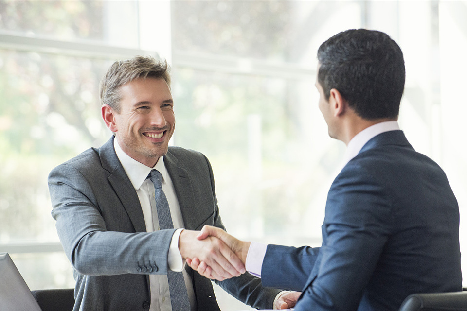 如果發(fā)現(xiàn)報價出錯，該如何挽回客戶？